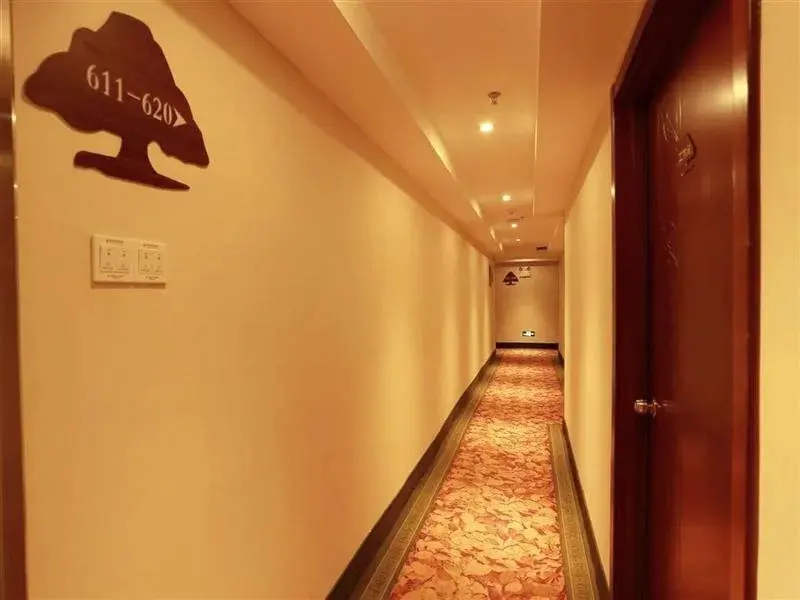 Санья: GreenTree Inn Hainan Sanya Chunyuan Seafood Square Express Hotel
