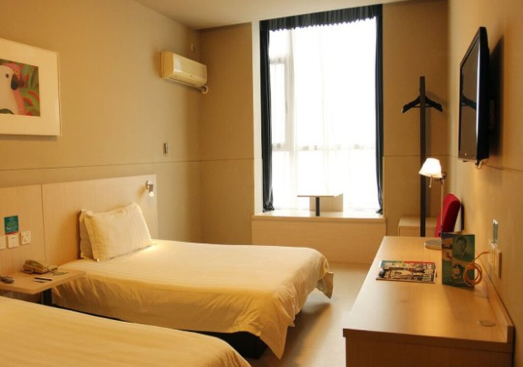 Тайюань: Jinjiang Inn Tiayuan Wuyi Square