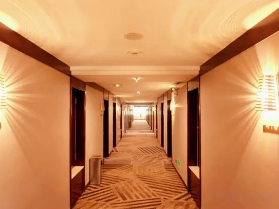 Цзаочжуан: Homeinn Hotel (Xuecheng District Guangming Avenue Beijing-Shanghai High-Speed Railway Station)