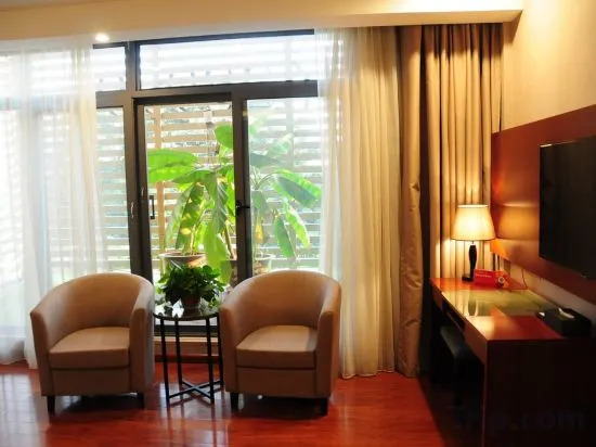 Цзаочжуан: Homeinn Hotel (Xuecheng District Guangming Avenue Beijing-Shanghai High-Speed Railway Station)
