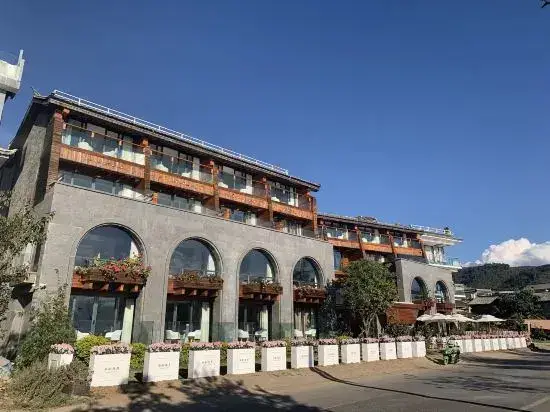 Дали: Puyue Lake-view Holiday Hotel
