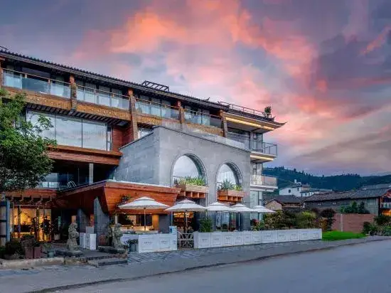 Дали: Puyue Lake-view Holiday Hotel
