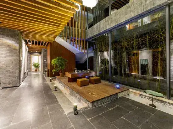 Дали: Puyue Lake-view Holiday Hotel