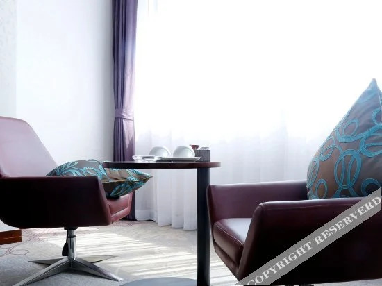Чжунвэй: Cloud Holiday Hotel