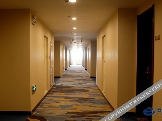 Чжунвэй: Cloud Holiday Hotel