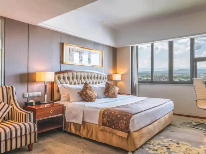 Чунцин: Rezen Kingtown Hotel (Chongqing Liangping)