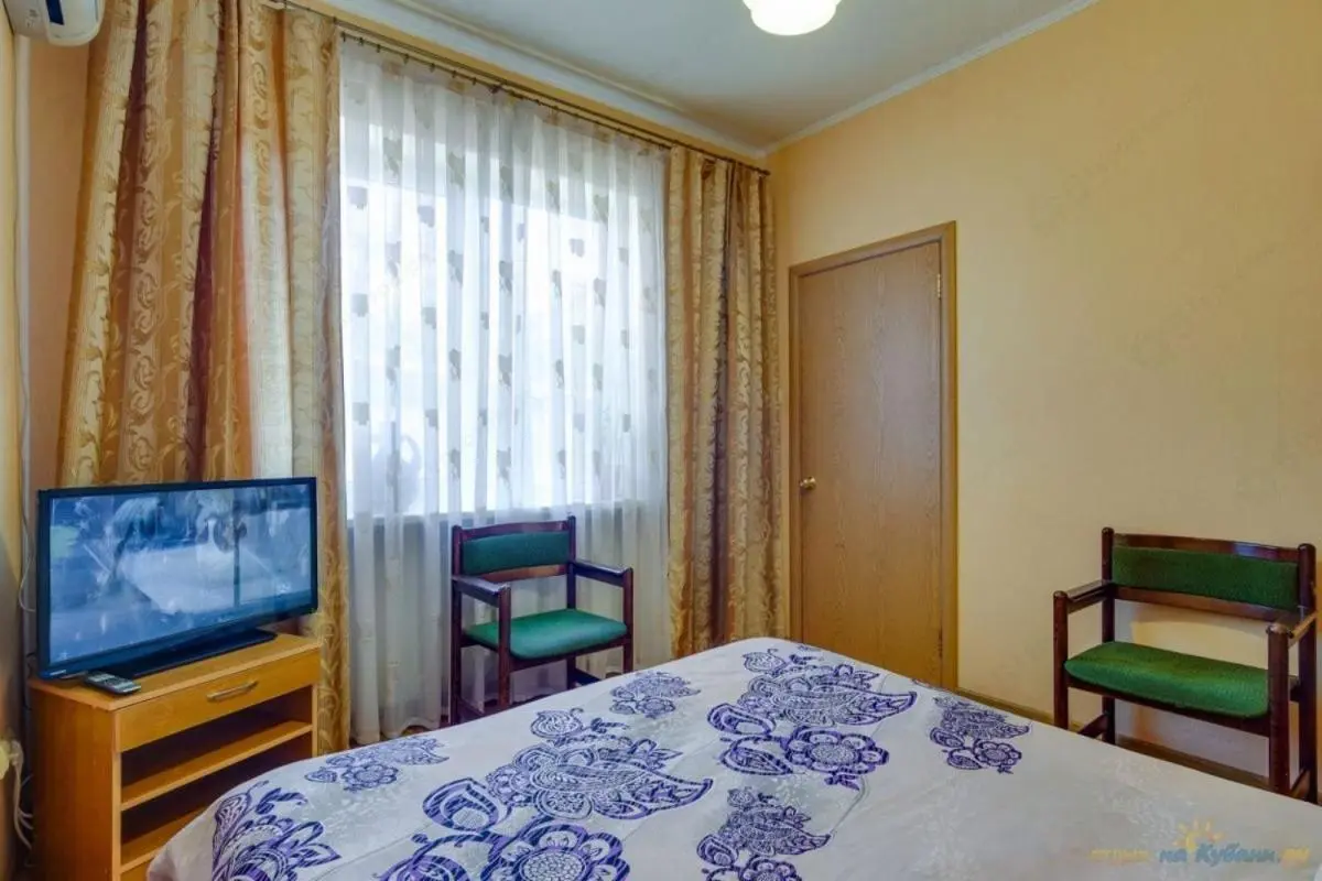 Геленджик: Guesthouse Sadovaya