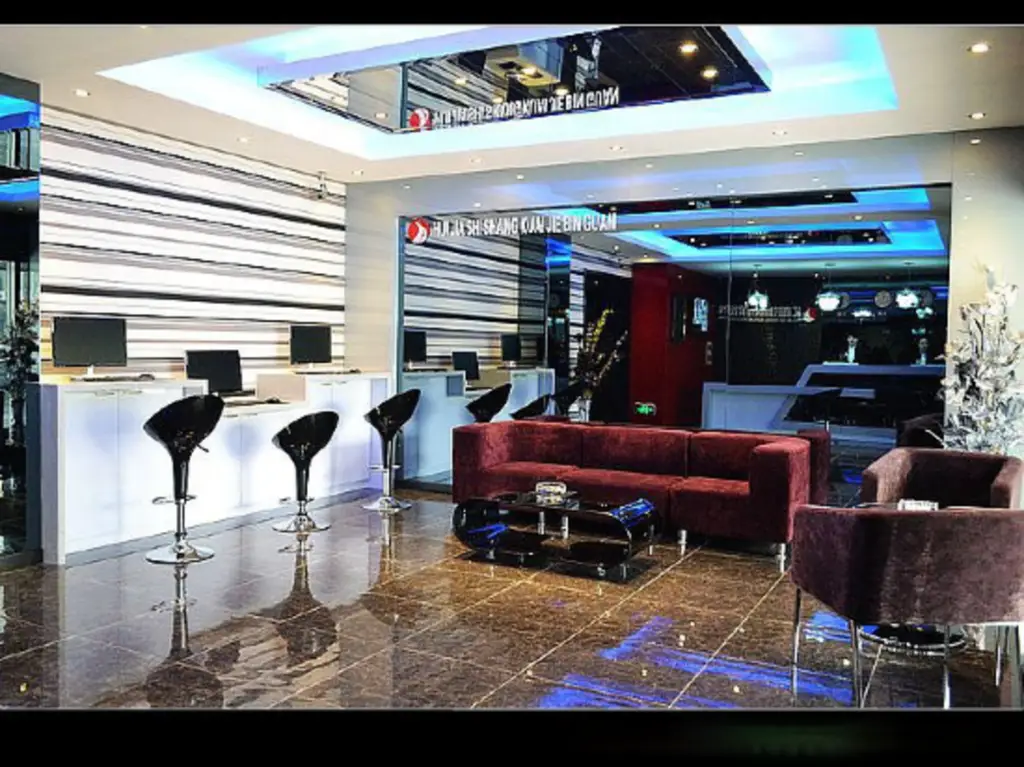 Шэньян: Huijia Shishang Hotel (consulate)
