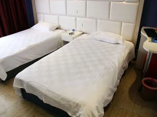Циндао: Aike 100 Theme Hotel (Qingdao Chongqing North Road Liuting Subway Station)