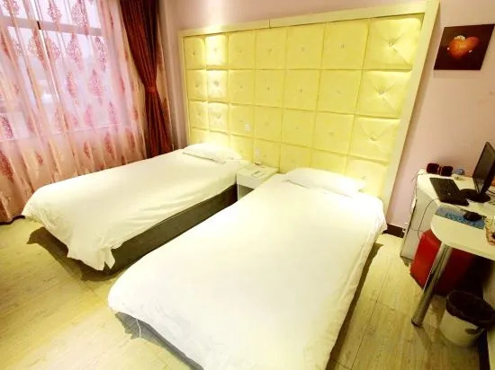 Циндао: Aike 100 Theme Hotel (Qingdao Chongqing North Road Liuting Subway Station)