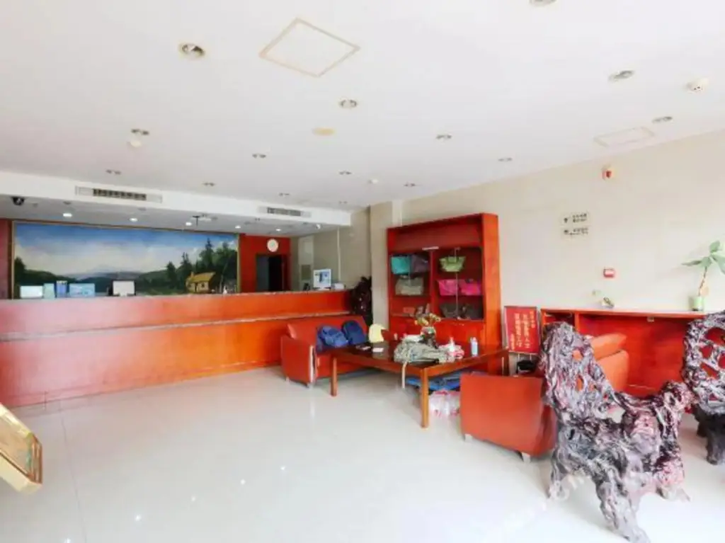 Нанкин: Lingshan Hotel (Nanjing South Railway Station)