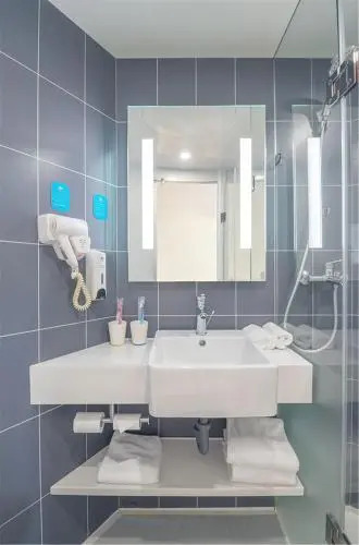 Шанхай: HanTing Hotel (Shanghai Chedun Film City)