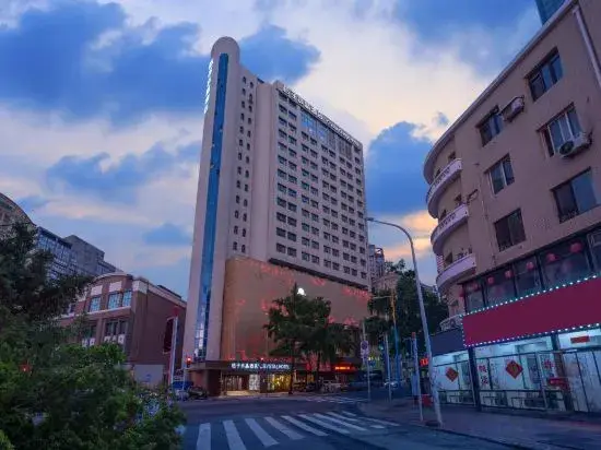 Далянь: Crystal Orange Hotel Dalian Youhao Square