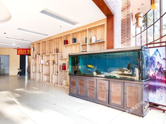 Гуанчжоу: Yijia Business Hotel (Guangzhou Huadu Shiling Leather City)