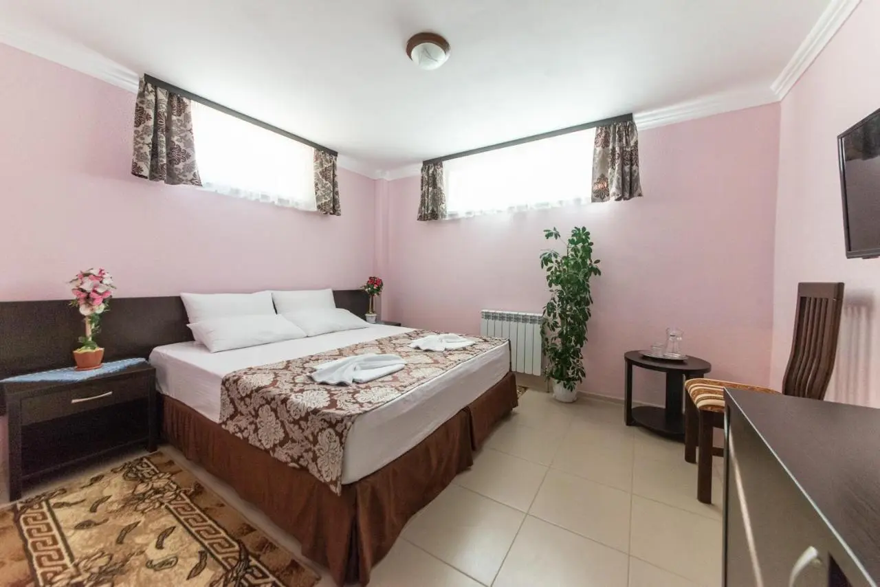 Кабардинка: Guest house Flores
