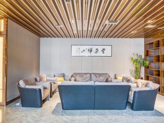 Xinglongquan Business Hotel — фото 1