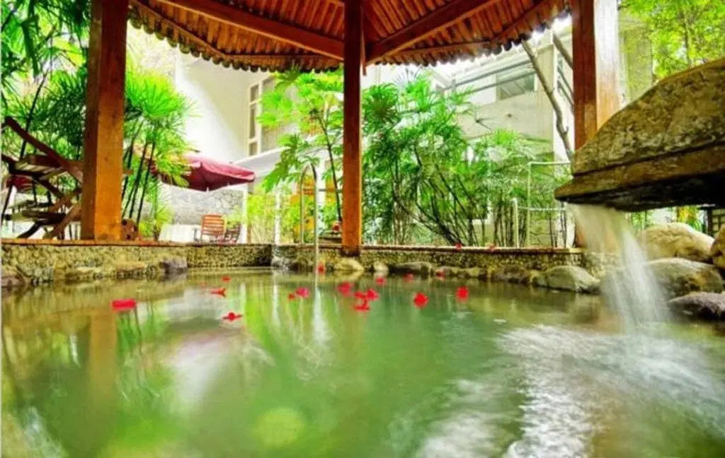 Лешан: 峨眉天颐温泉度假大饭店