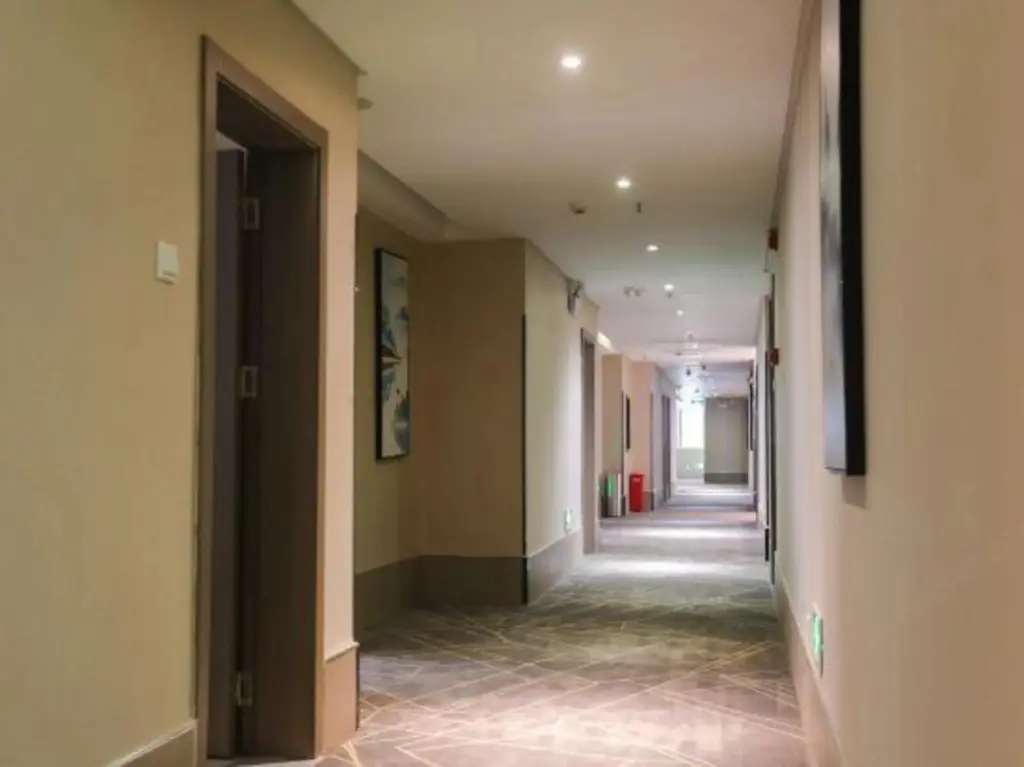 Цзинмэнь: SET Chain Hotel (Jingmen Jingchu University of Technology Zhuyuan)