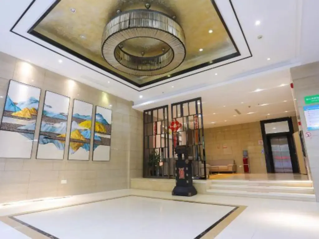 Цзинмэнь: SET Chain Hotel (Jingmen Jingchu University of Technology Zhuyuan)