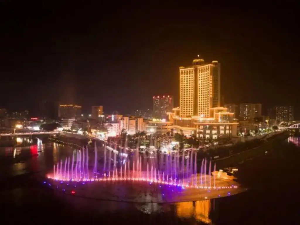 Маоминг: Galaxy International Holiday Hotel