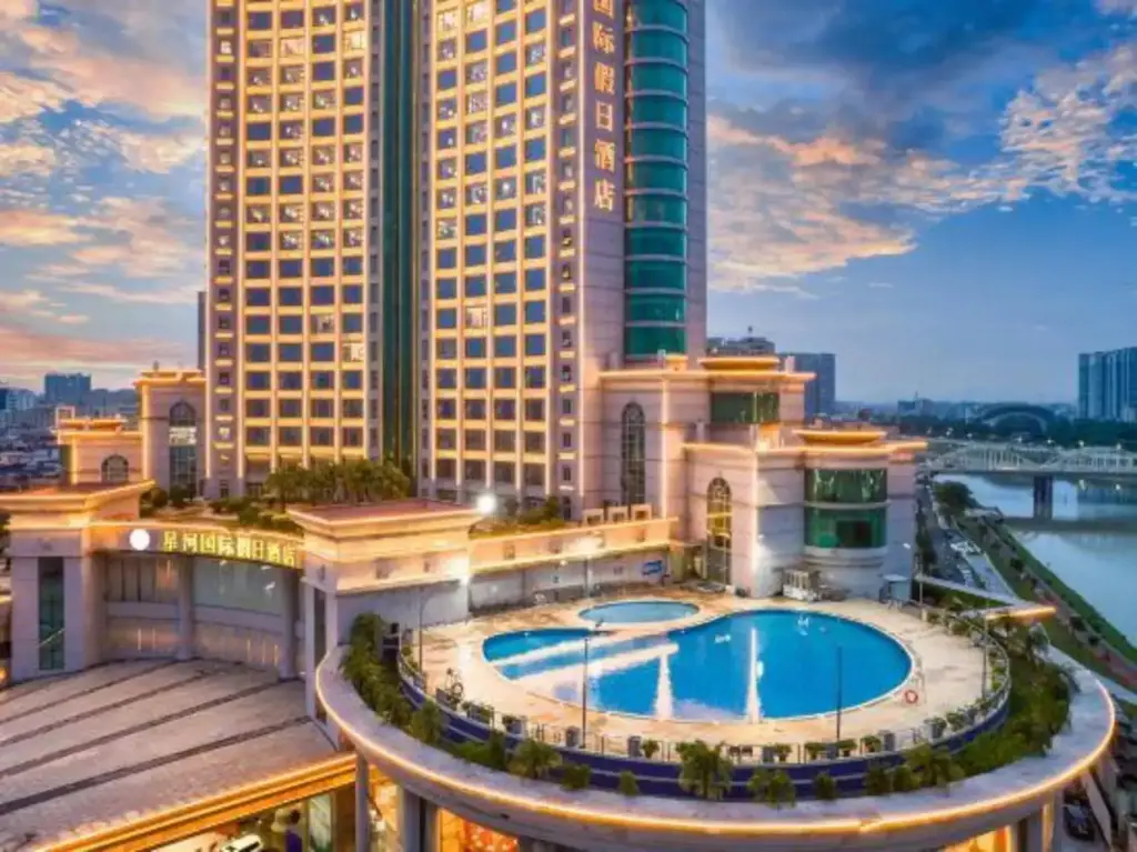 Маоминг: Galaxy International Holiday Hotel