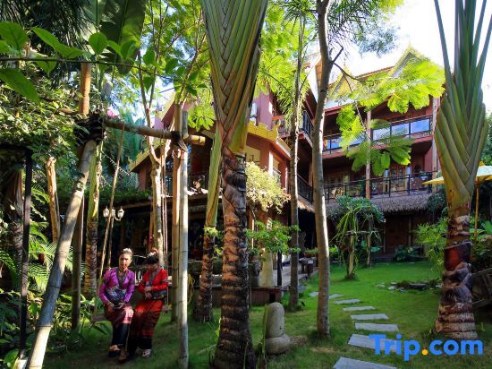 Цзинхун: Hidden Garden Inn