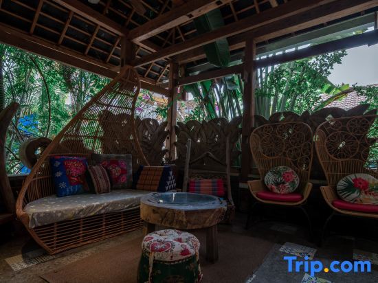 Цзинхун: Hidden Garden Inn