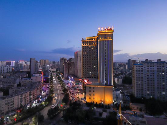 Аксу: Grand Hotel (Aksu Tianbai Fashion Shopping Center)