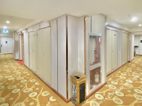 Гуйян: 派酒店（贵阳市政府林城西路地铁站店）
