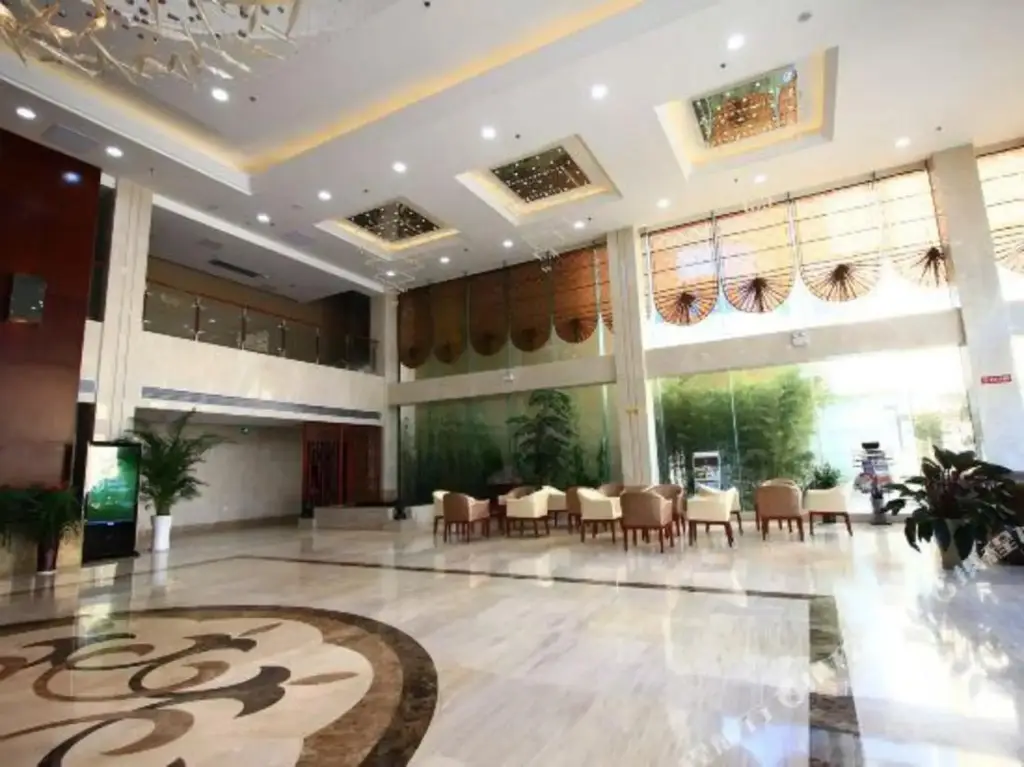 Rizhao Sunshine Huafu Hotel — фото 1