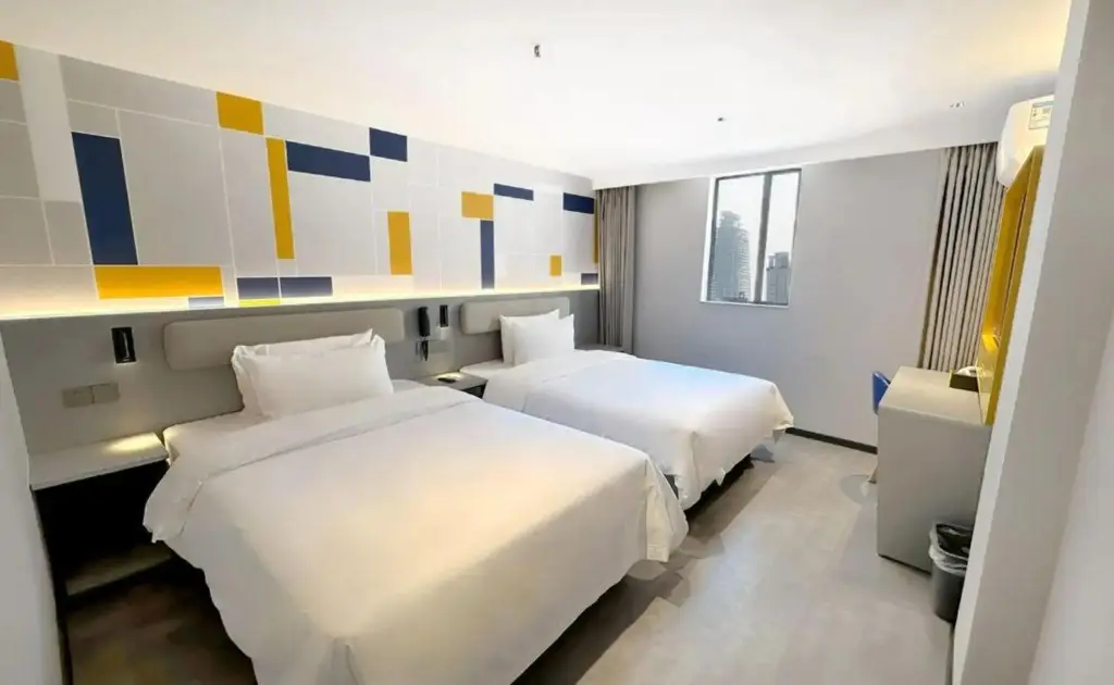 Ухань: 7 Days Inn (Wuhan Youyi Road Light Rail Station)