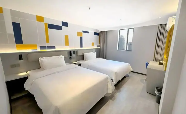 Ухань: 7 Days Inn (Wuhan Youyi Road Light Rail Station)