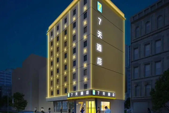 Ухань: 7 Days Inn (Wuhan Youyi Road Light Rail Station)