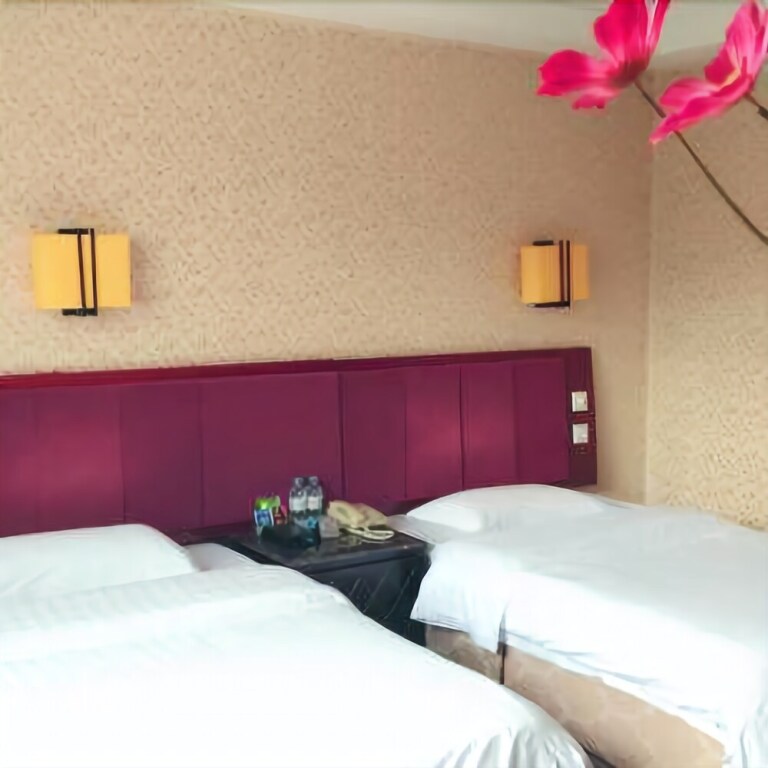 Гуйлинь: 桥头酒店(桂林两江四湖东西巷店)