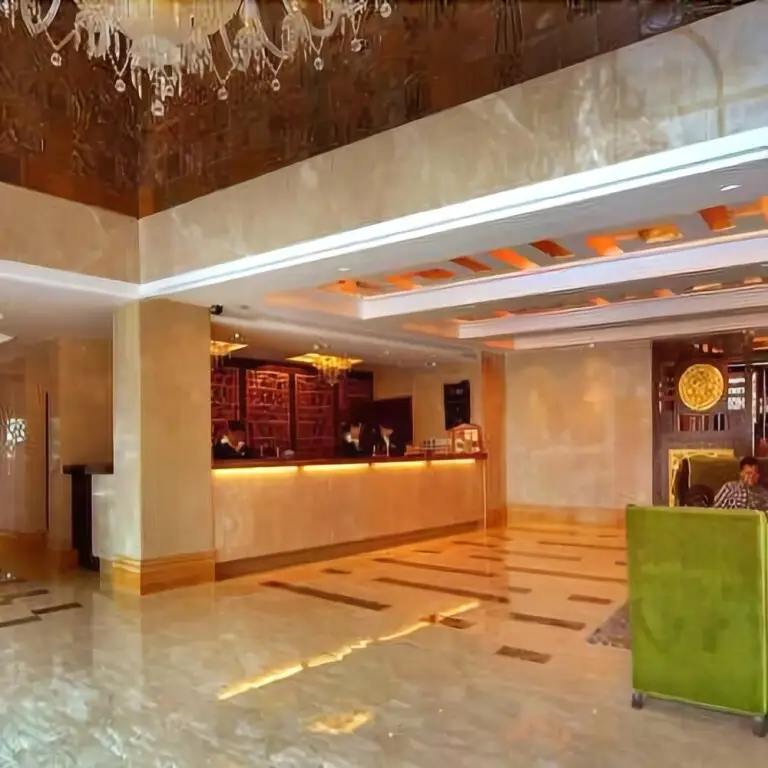 Гуйлинь: 桥头酒店(桂林两江四湖东西巷店)