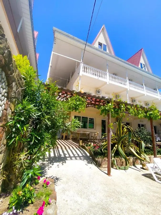 Лоо: Guest House Agava