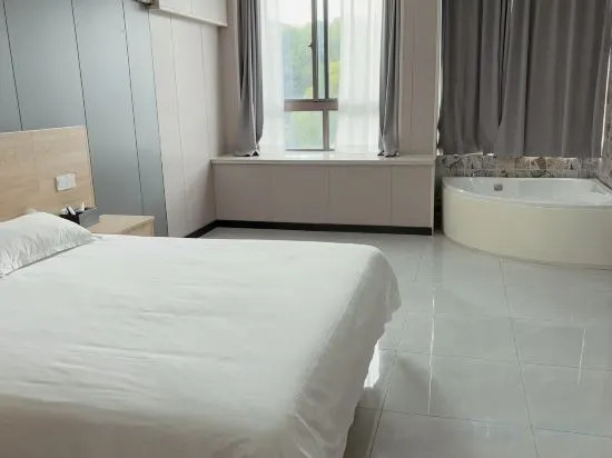 Шанхай: Heyu Hotel (Shanghai Pudong Lingang Dishui Lake Hongyin Plaza)