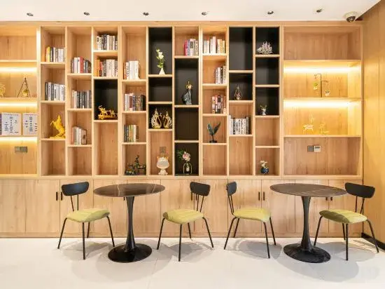 Шанхай: Heyu Hotel (Shanghai Pudong Lingang Dishui Lake Hongyin Plaza)