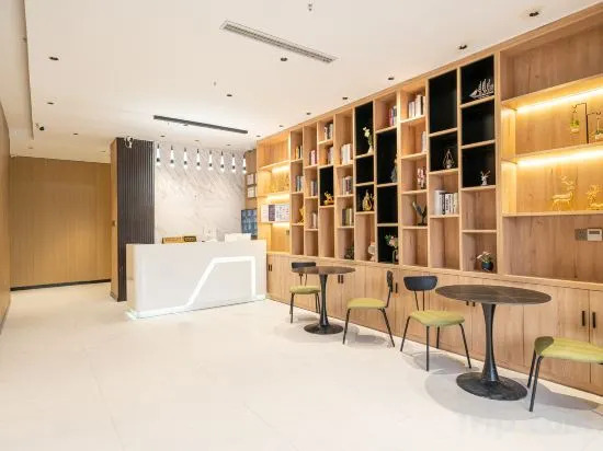 Шанхай: Heyu Hotel (Shanghai Pudong Lingang Dishui Lake Hongyin Plaza)