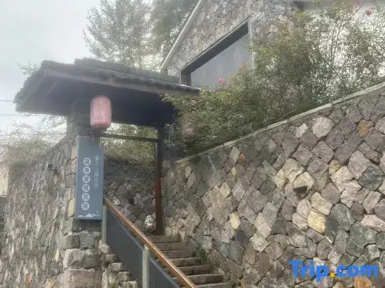 Хучжоу: Mogan Mountain Yinhua Wu Hot Spring Resort Guesthouse