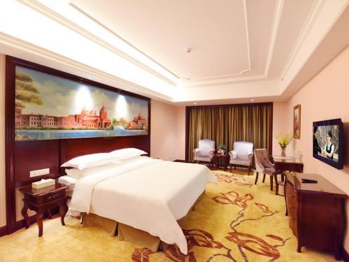 Лоуди: Vienna Hotel Loudi Chunyuan Pedestrian Street