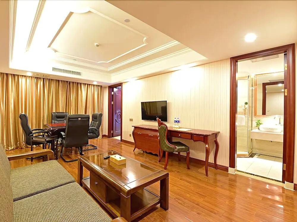 Шанхай: Vienna Hotel Shanghai PVG Heqing