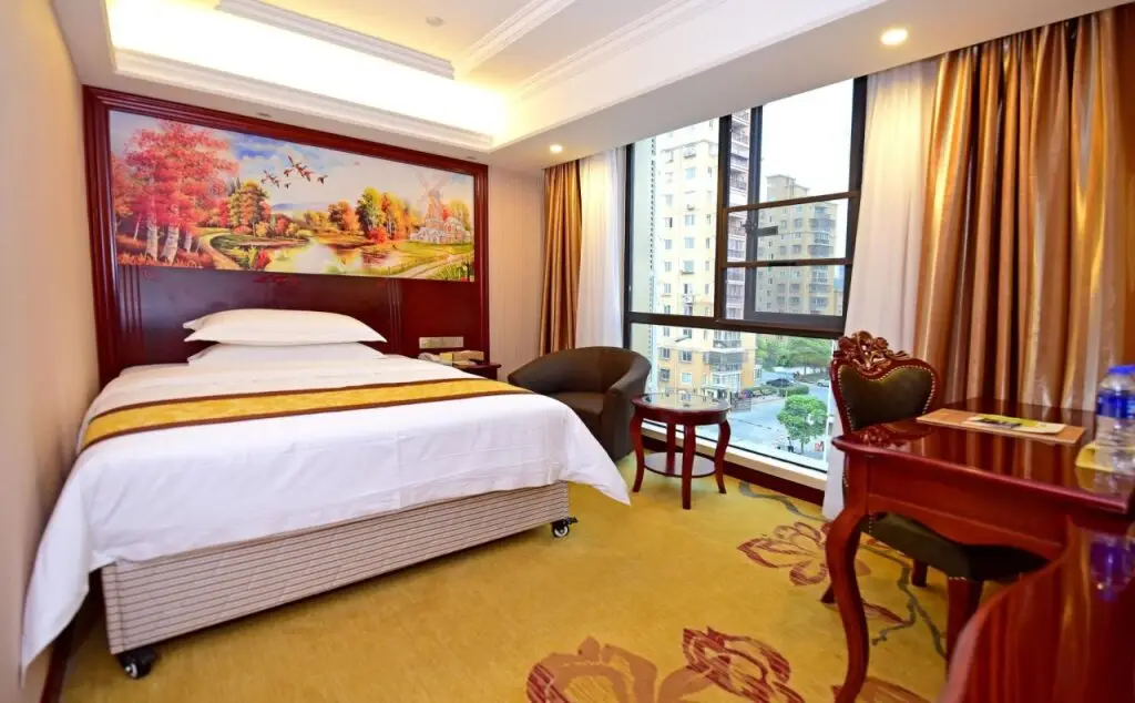Шанхай: Vienna Hotel Shanghai PVG Heqing