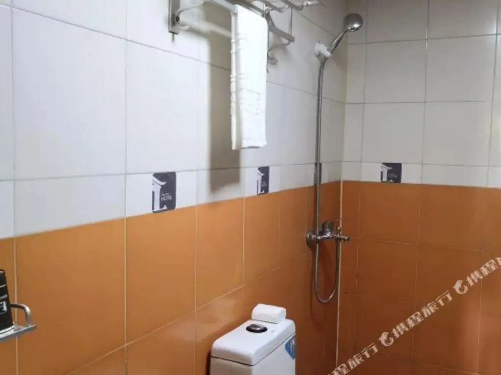Шанхай: 99 Inn (Shanghai Waihuanlu Metro Station)