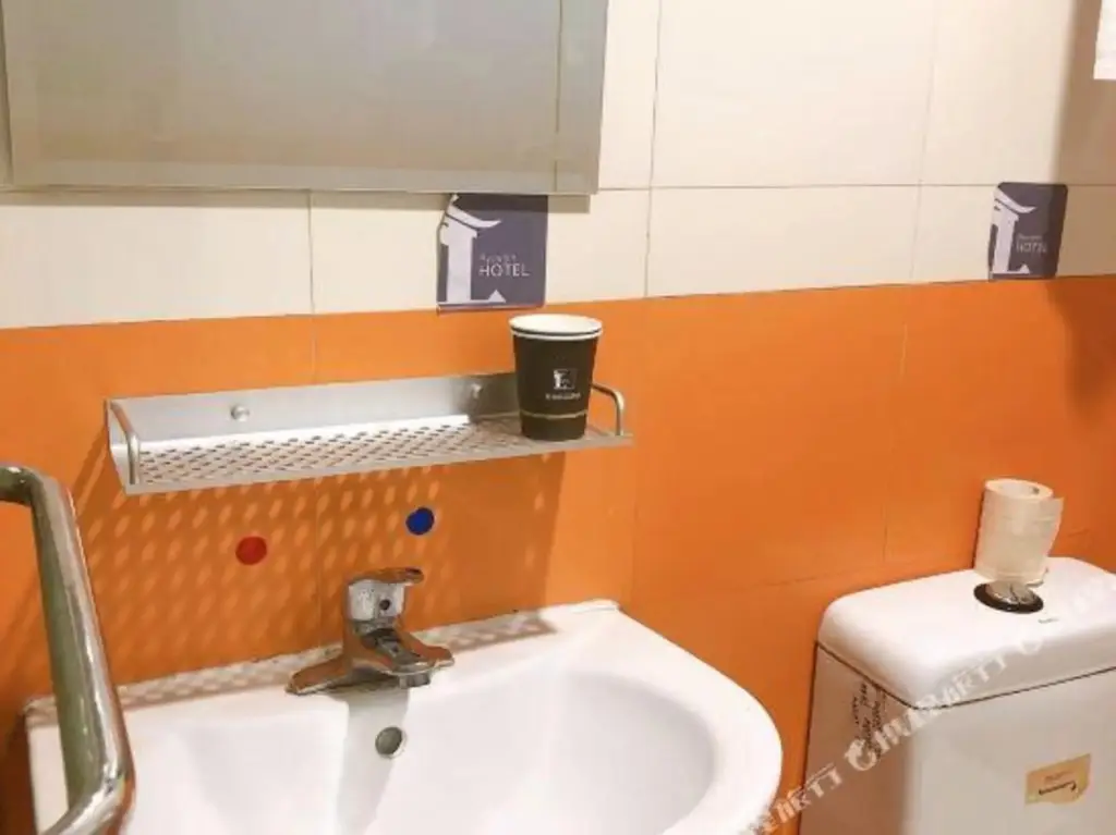 Шанхай: 99 Inn (Shanghai Waihuanlu Metro Station)