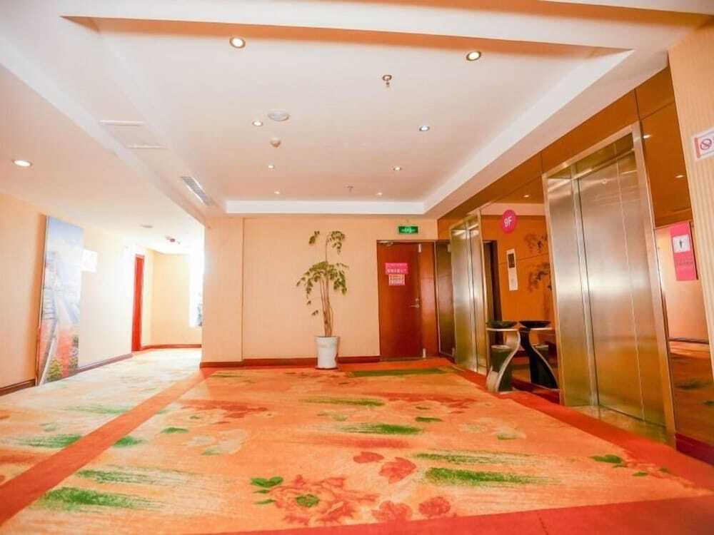 Циндао: GreenTree Inn JUSCO Shopping Mall Business Hotel