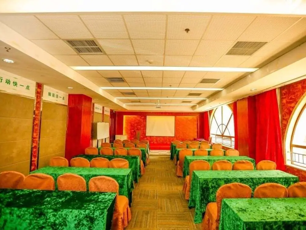 Циндао: GreenTree Inn JUSCO Shopping Mall Business Hotel