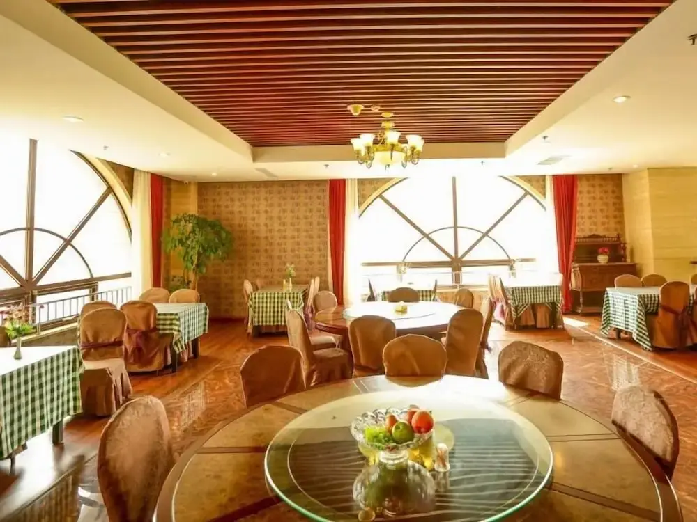 Циндао: GreenTree Inn JUSCO Shopping Mall Business Hotel