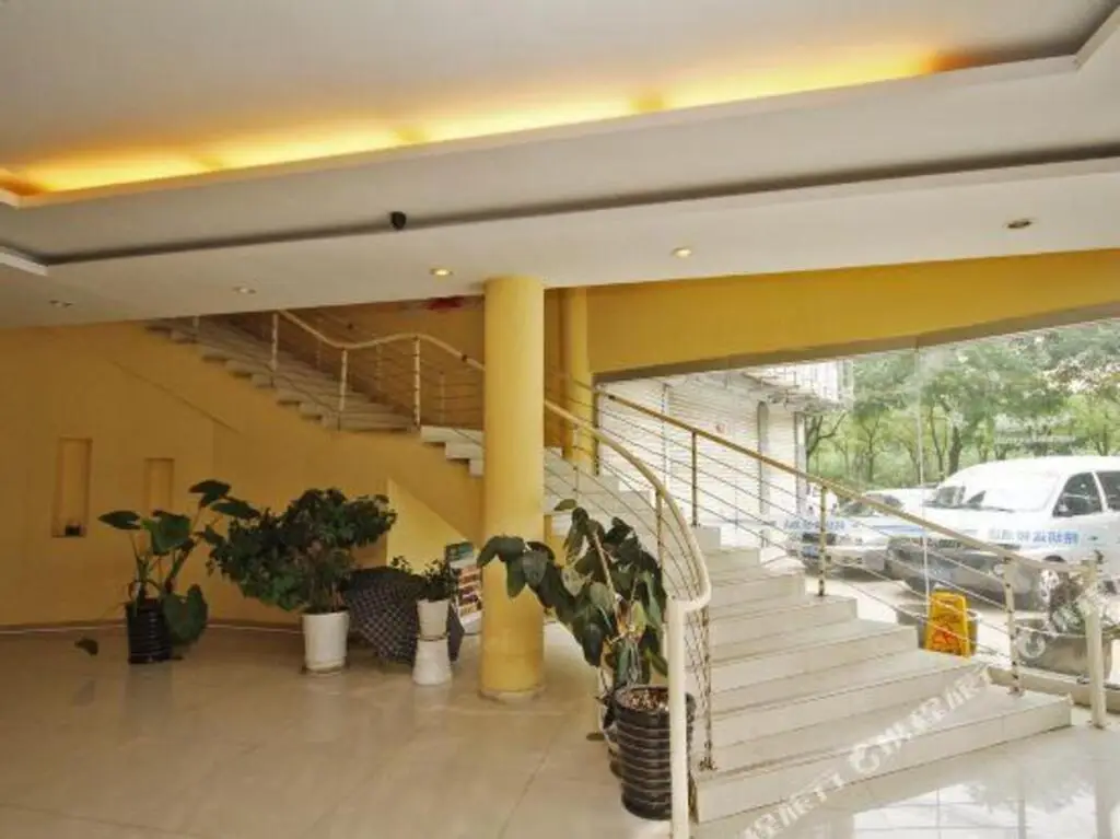 Шанхай: Mingyue Hotel (Kunshan Luyang)