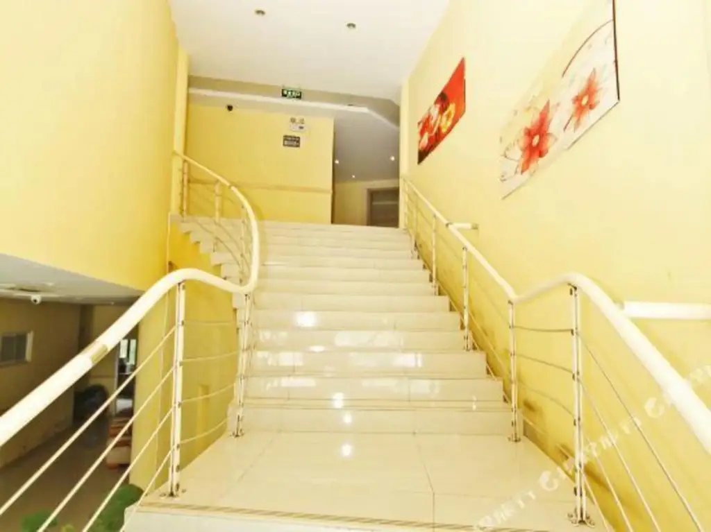 Шанхай: Mingyue Hotel (Kunshan Luyang)